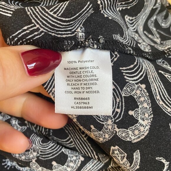 TROUVE BNWT Women Cold Shoulder Blouse Size Small White Black Deco Print - Picture 8 of 9